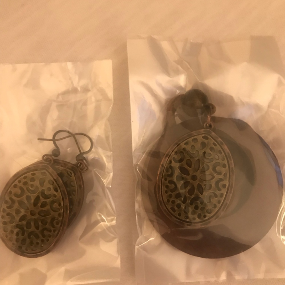Necklace, earring set